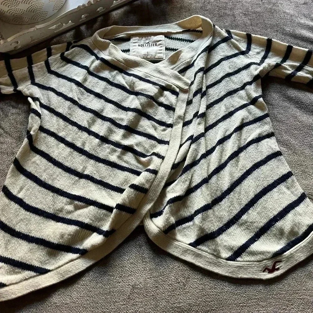 Hollister Cream & Navy Blue Striped Cardigan Sweater - Size Small